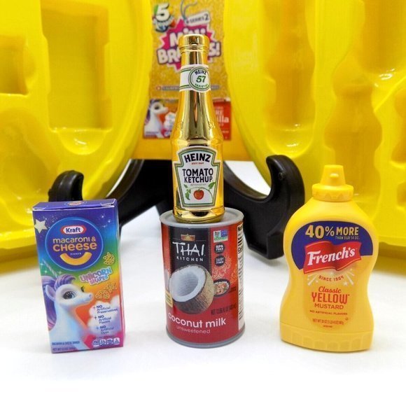 Mini Brands Series 2 Collector's Case‎ and 4 Minis / Golden Ketchup - Picture 4 of 5